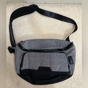 NWOT Alpaka Bravo Sling Max V2